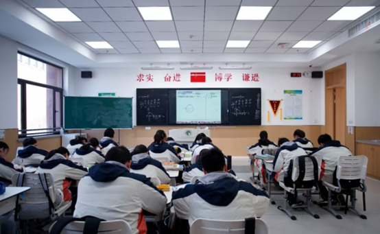 智能黑板什么品牌比较好？南京外国语学校选择欧帝