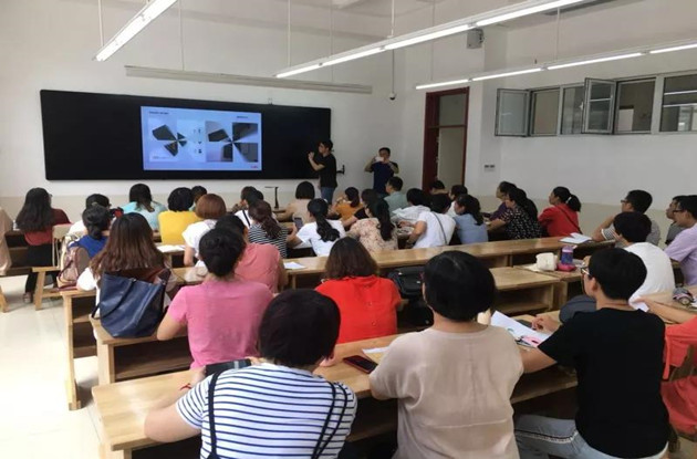 泰山中学黑板案例