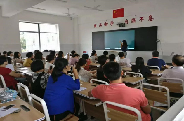 澄海中学电子黑板案例