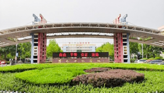 寿光世纪学校电子黑板引领教育信息化