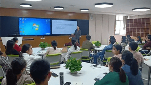 医药技师学院打造智能黑板课堂
